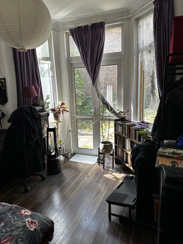 Room Harvey Road in Greater London