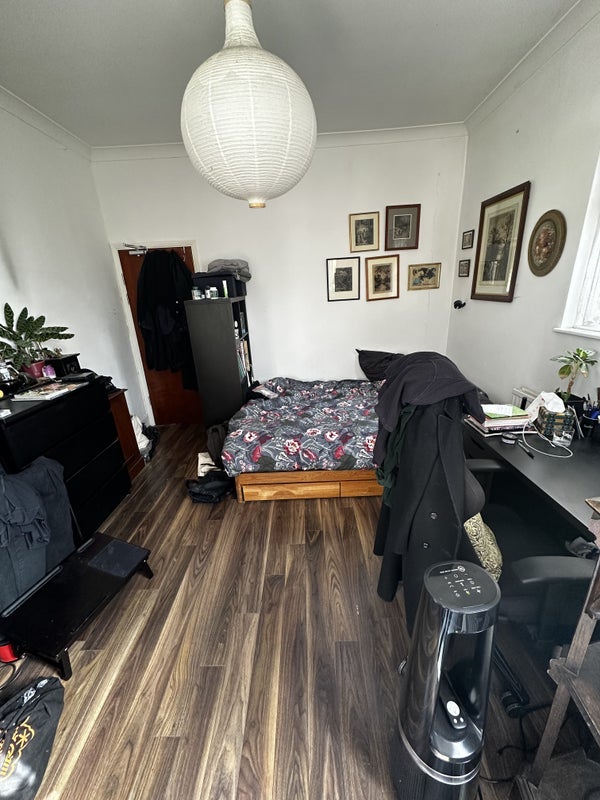 Room Harvey Road in Greater London