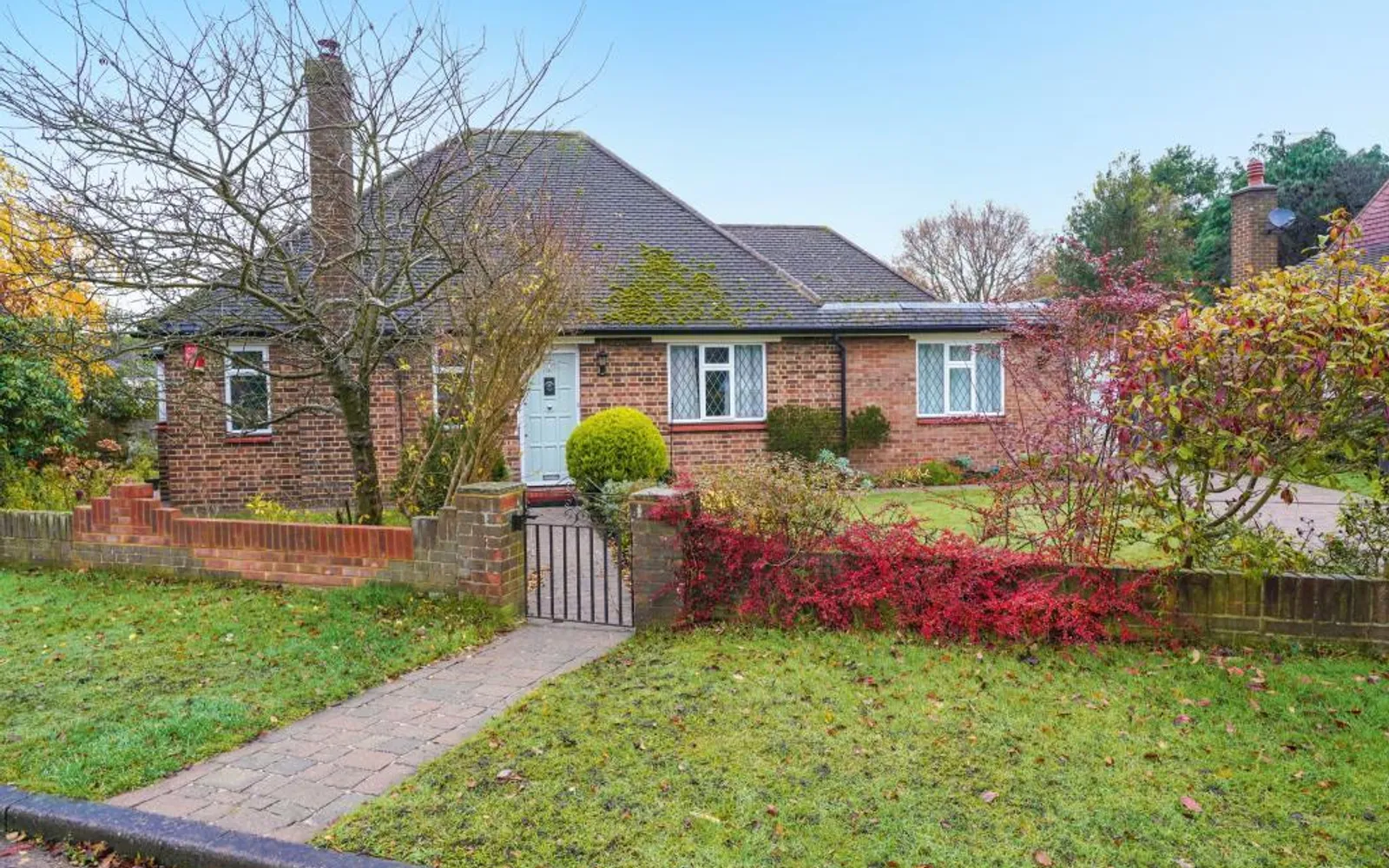 House Shaldon Way in Elmbridge