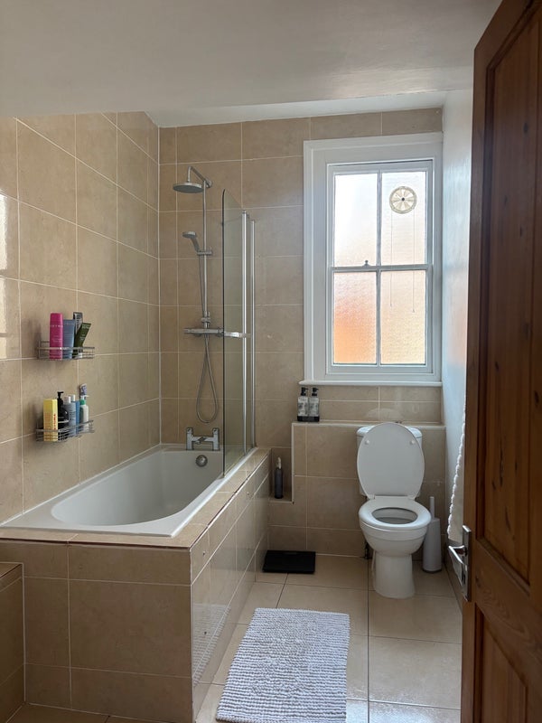 Room Thornton Avenue in Greater London