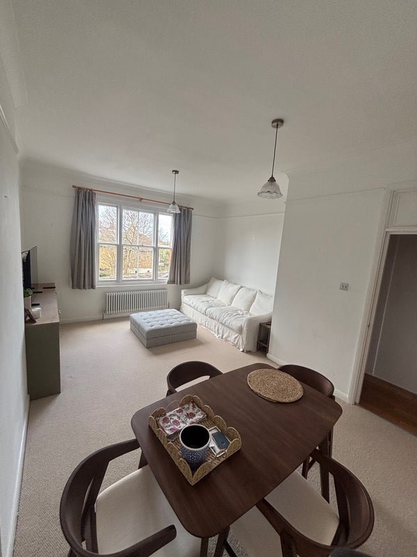Room Thornton Avenue in Greater London