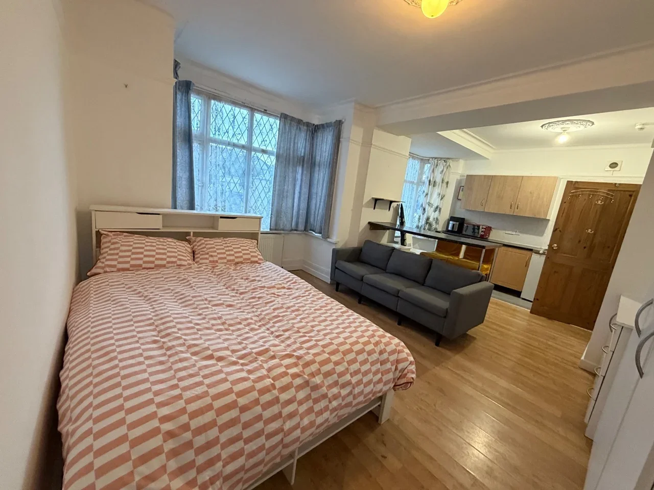 Flat Great West Road in Greater London