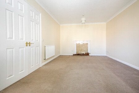 House Saddlebrook Park in Sunbury-on-Thames