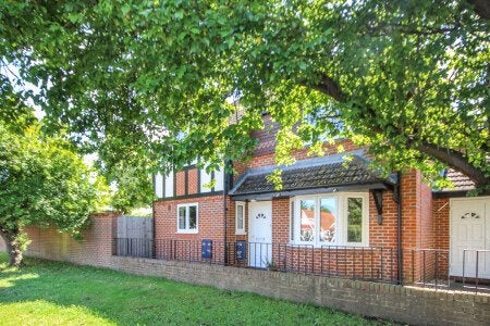 House Saddlebrook Park in Sunbury-on-Thames