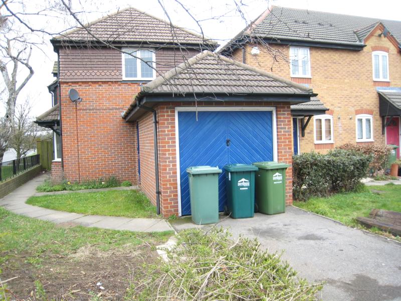 House Saddlebrook Park in Sunbury-on-Thames