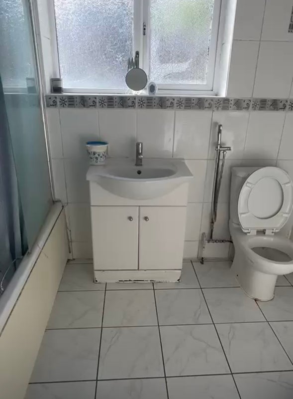 Room Beverley Road in Greater London