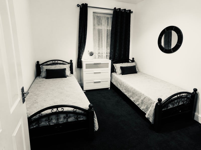 Room Beverley Road in Greater London