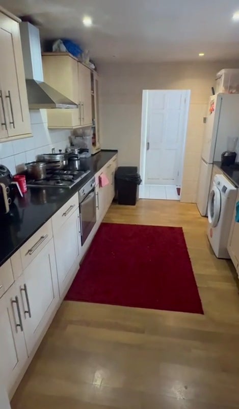 Room Beverley Road in Greater London