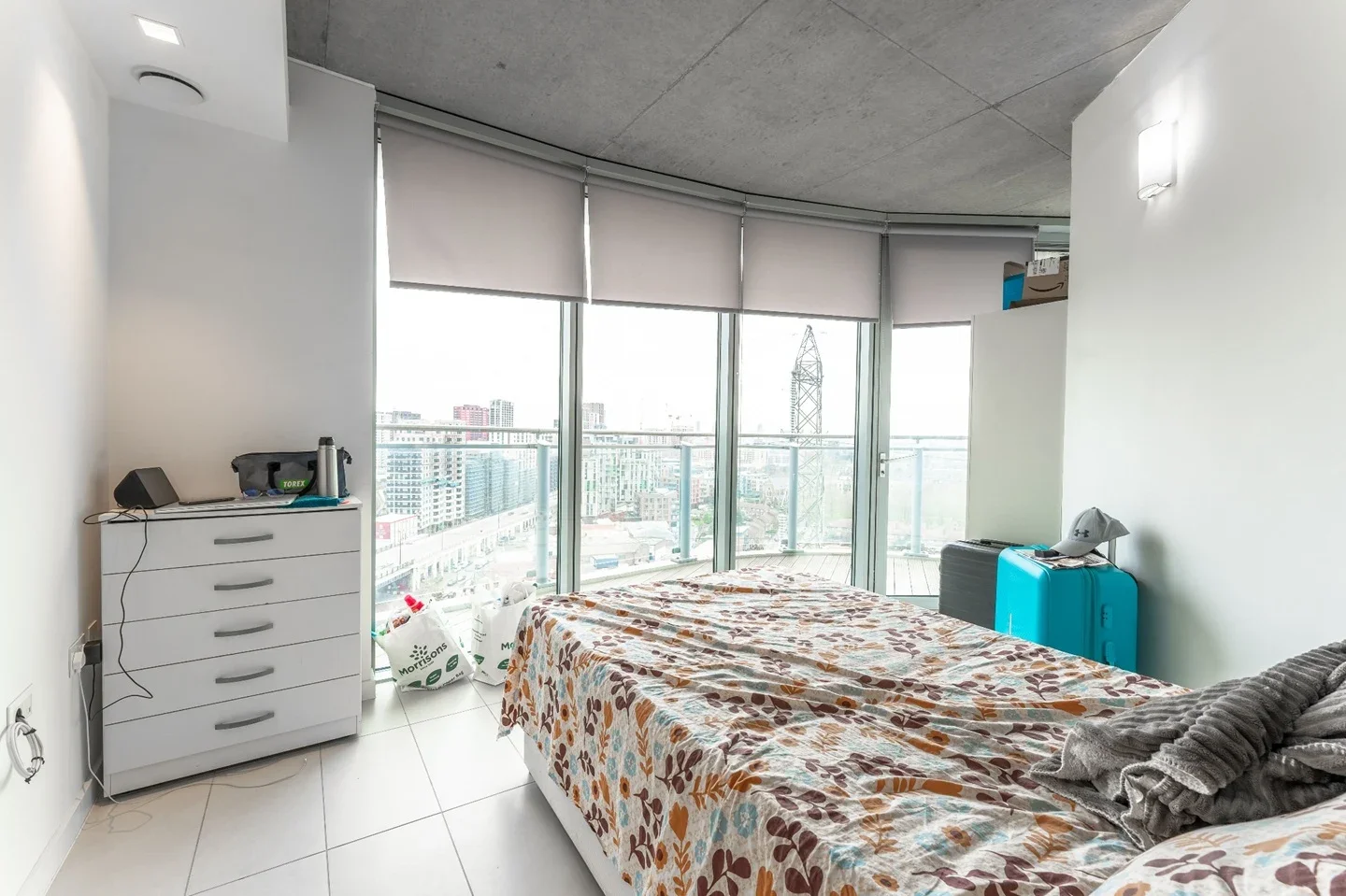 Room Silvertown Way in Greater London