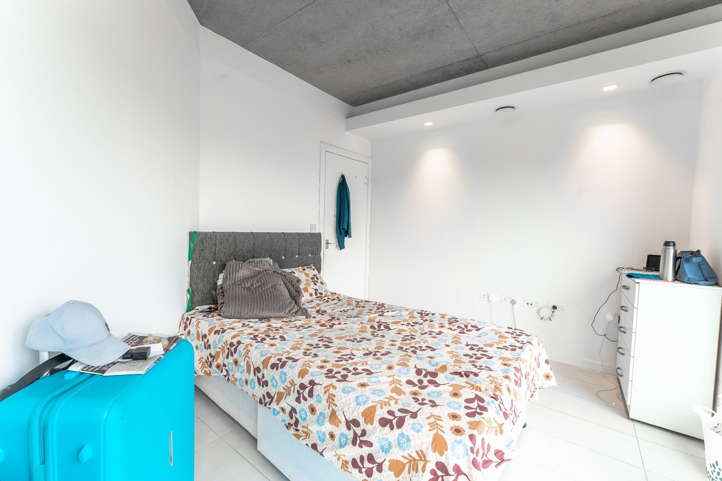 Room Silvertown Way in Greater London