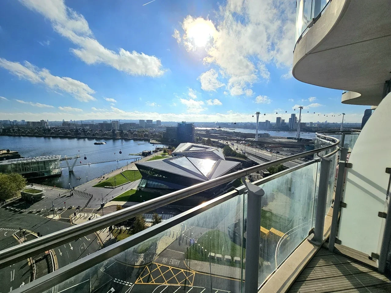 Room Silvertown Way in Greater London