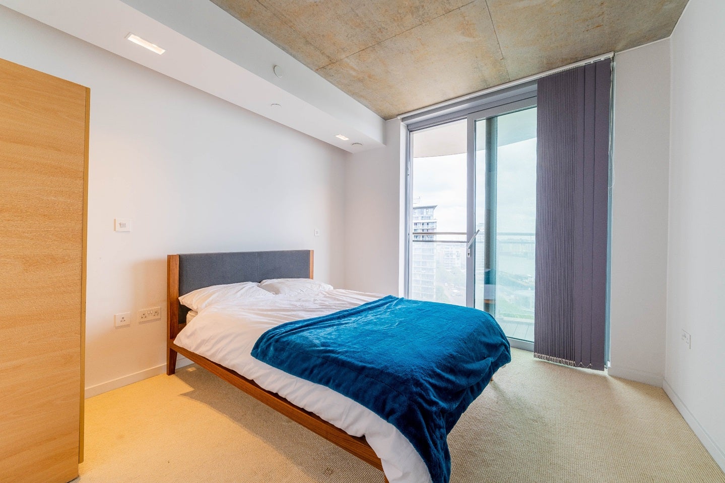 Room Silvertown Way in Greater London