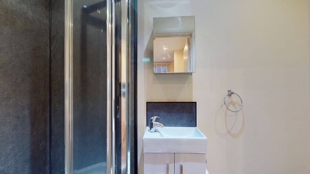 Flat Chatsworth Road in Greater London