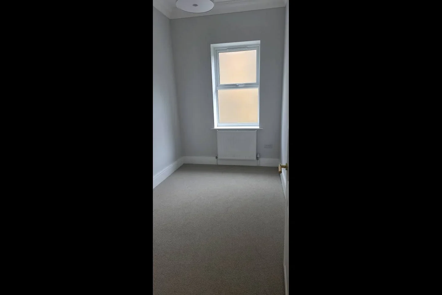 Flat Nicoll Road in Greater London