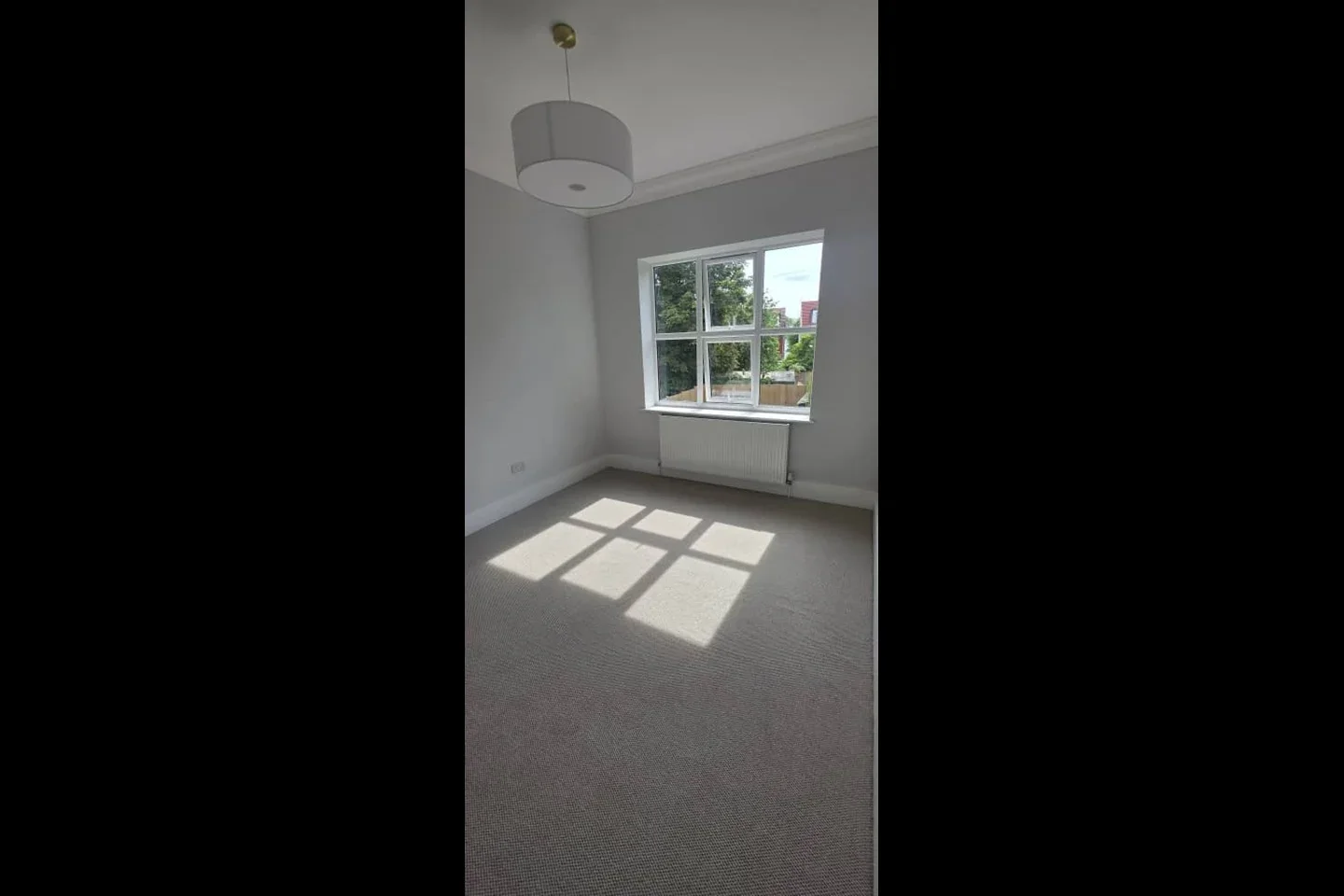 Flat Nicoll Road in Greater London