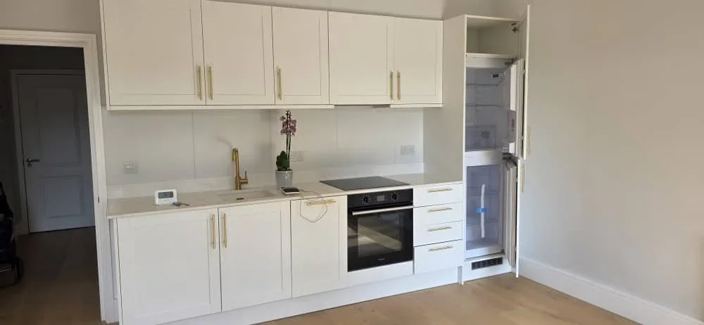 Flat Nicoll Road in Greater London