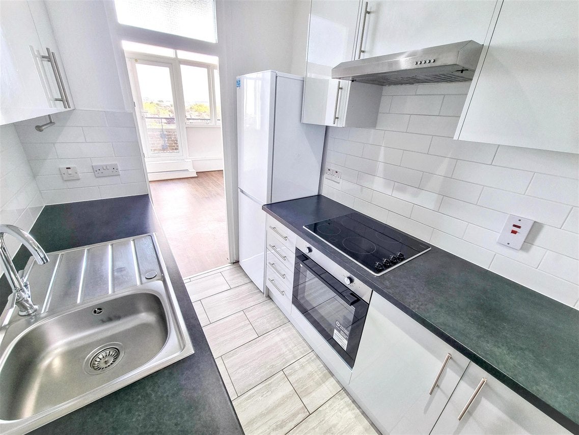 Flat Jedburgh Road in London