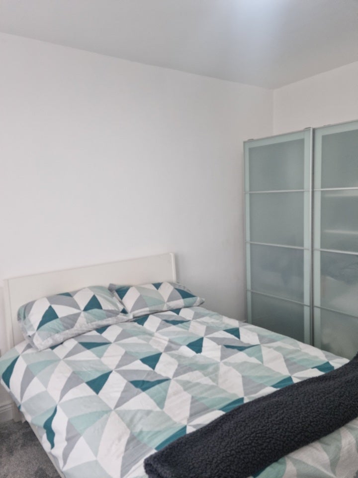 Room Caerleon Road in Newport