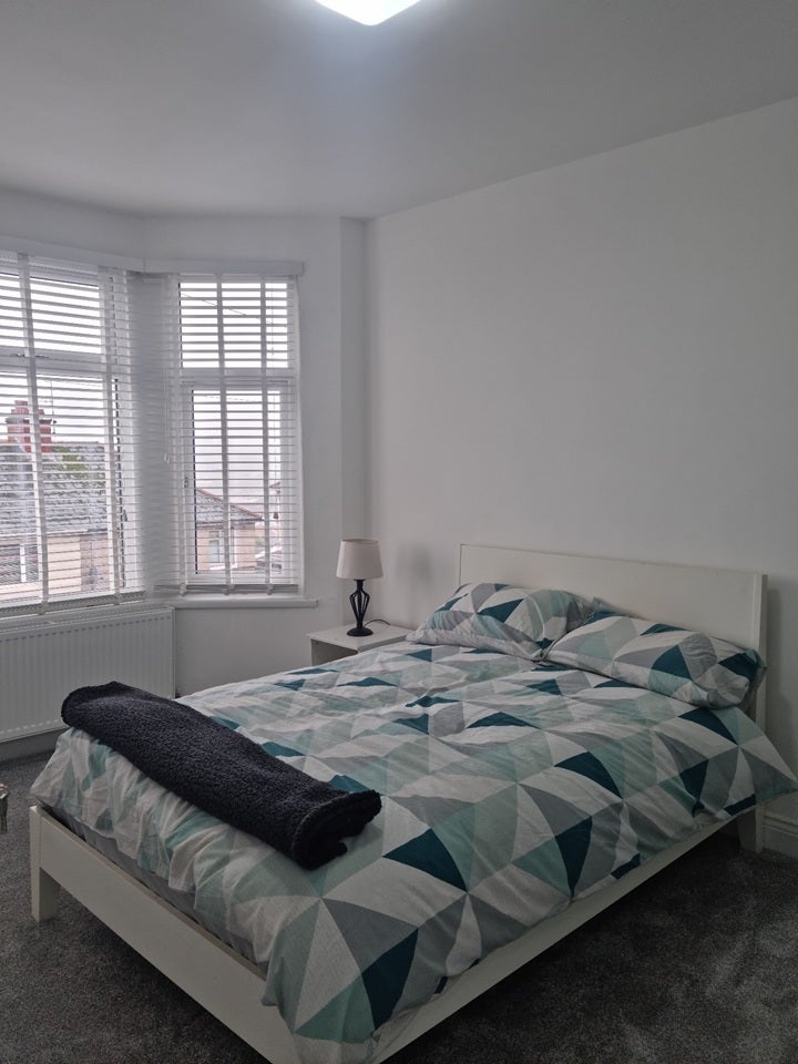 Room Caerleon Road in Newport