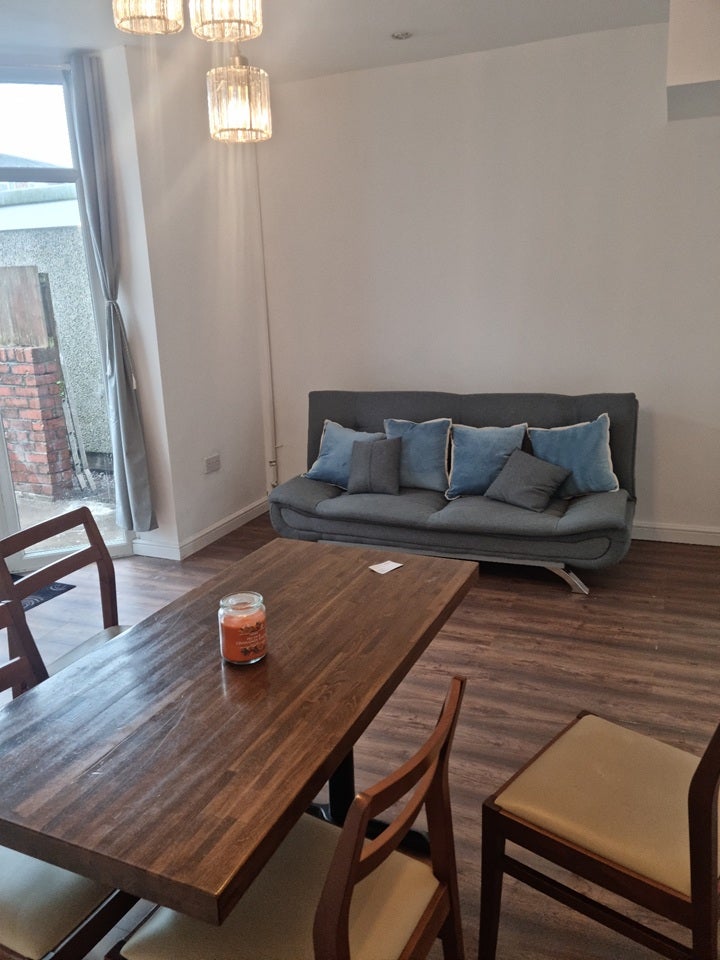 Room Caerleon Road in Newport