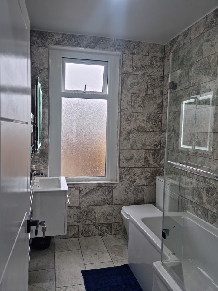 Room Caerleon Road in Newport