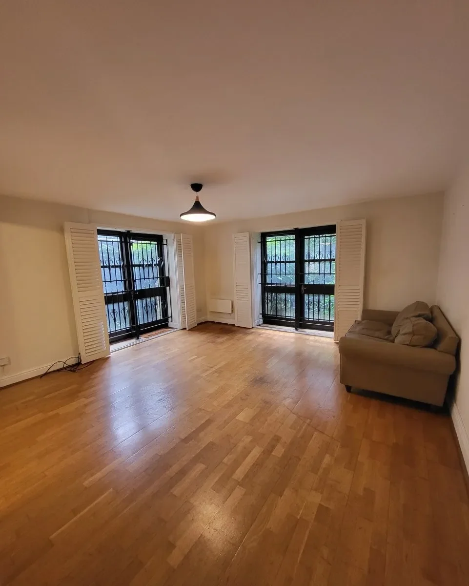 Flat Greenford Avenue in Greater London