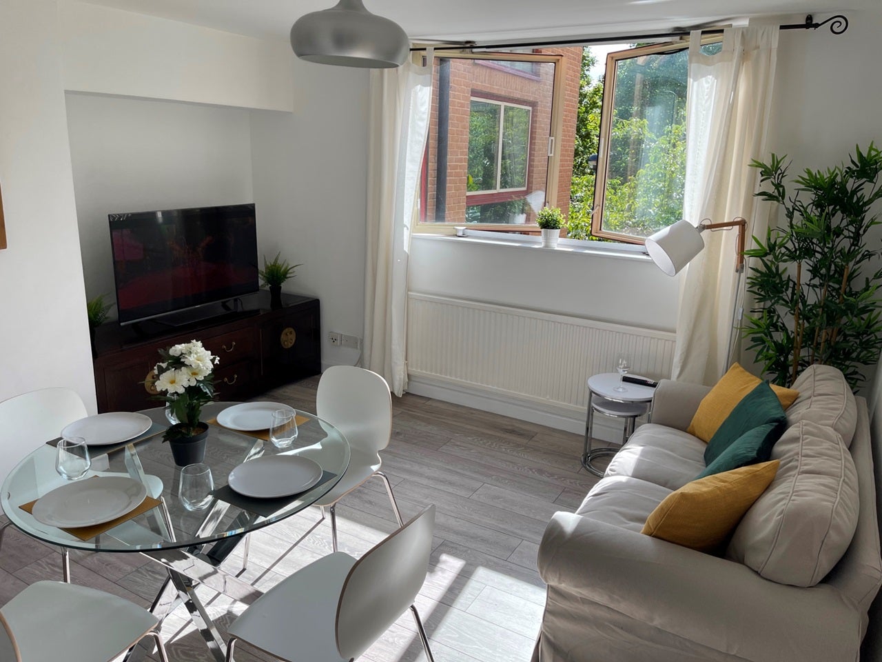 Flat Cape Yard in Greater London