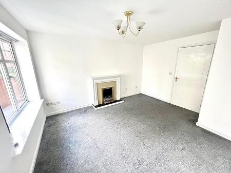 Flat Pennant Court in Wolverhampton