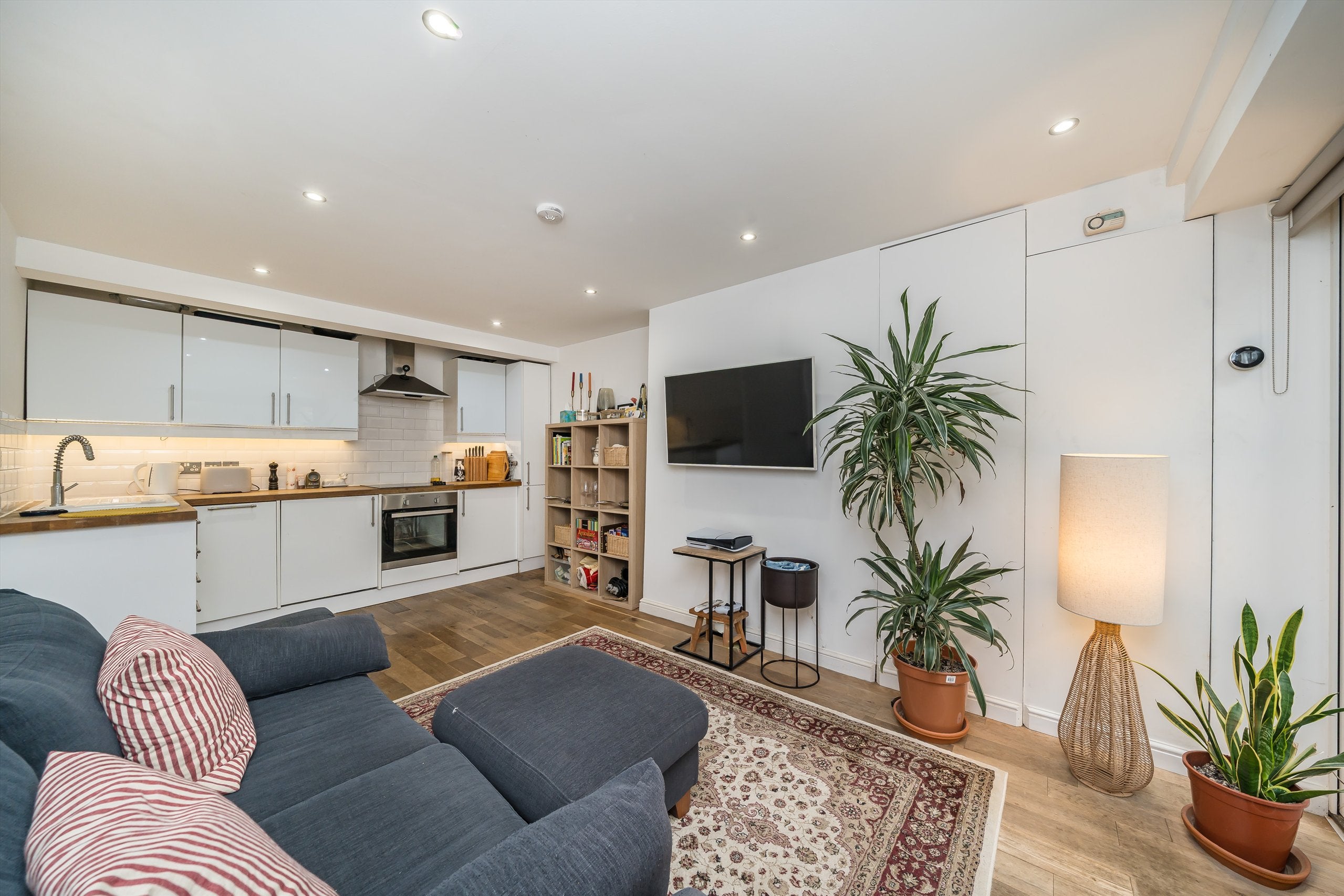 Flat Clapham Park Road in Greater London