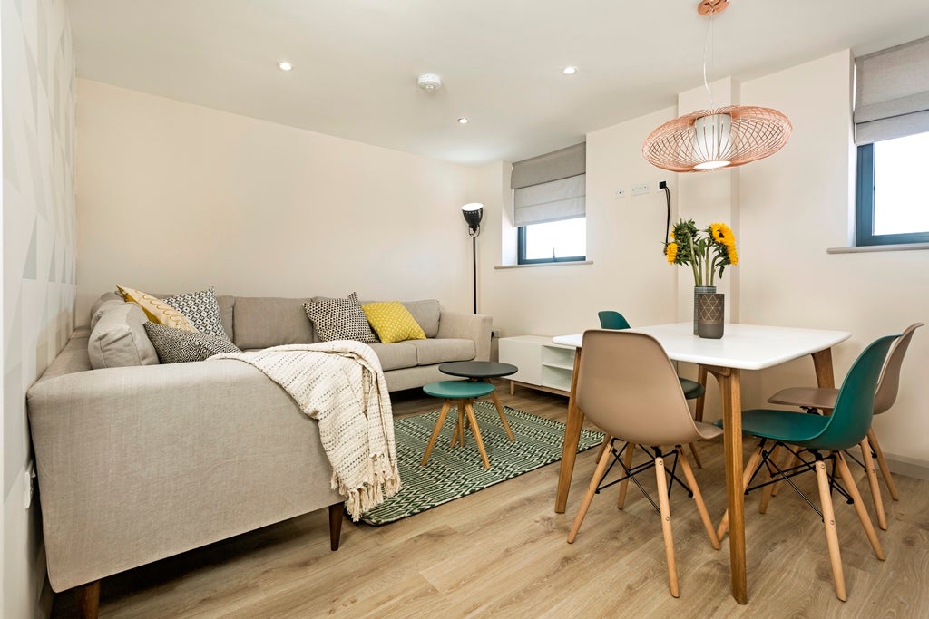 Flat Woodville Road in Cardiff