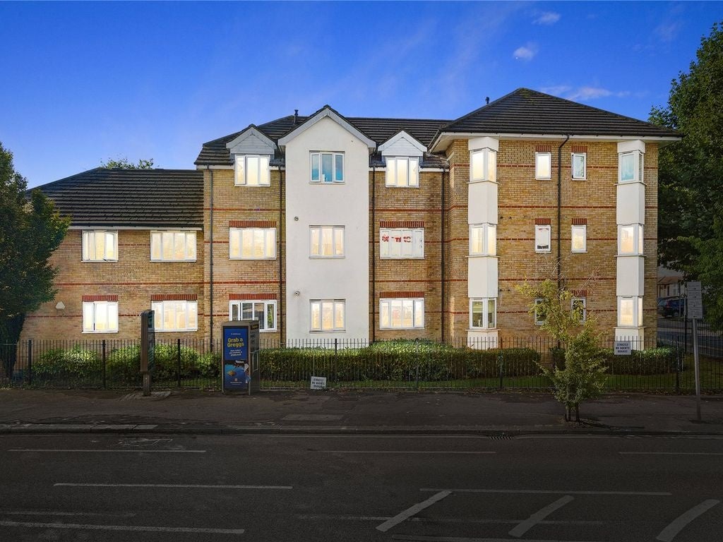 Flat London Road in Greater London