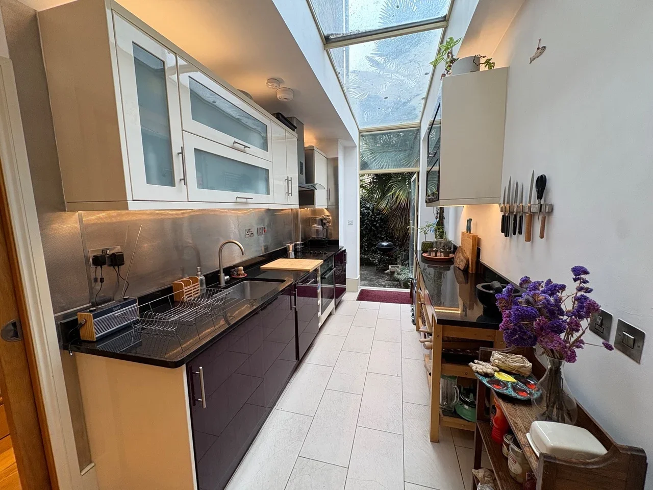 Flat Clissold Crescent in Greater London
