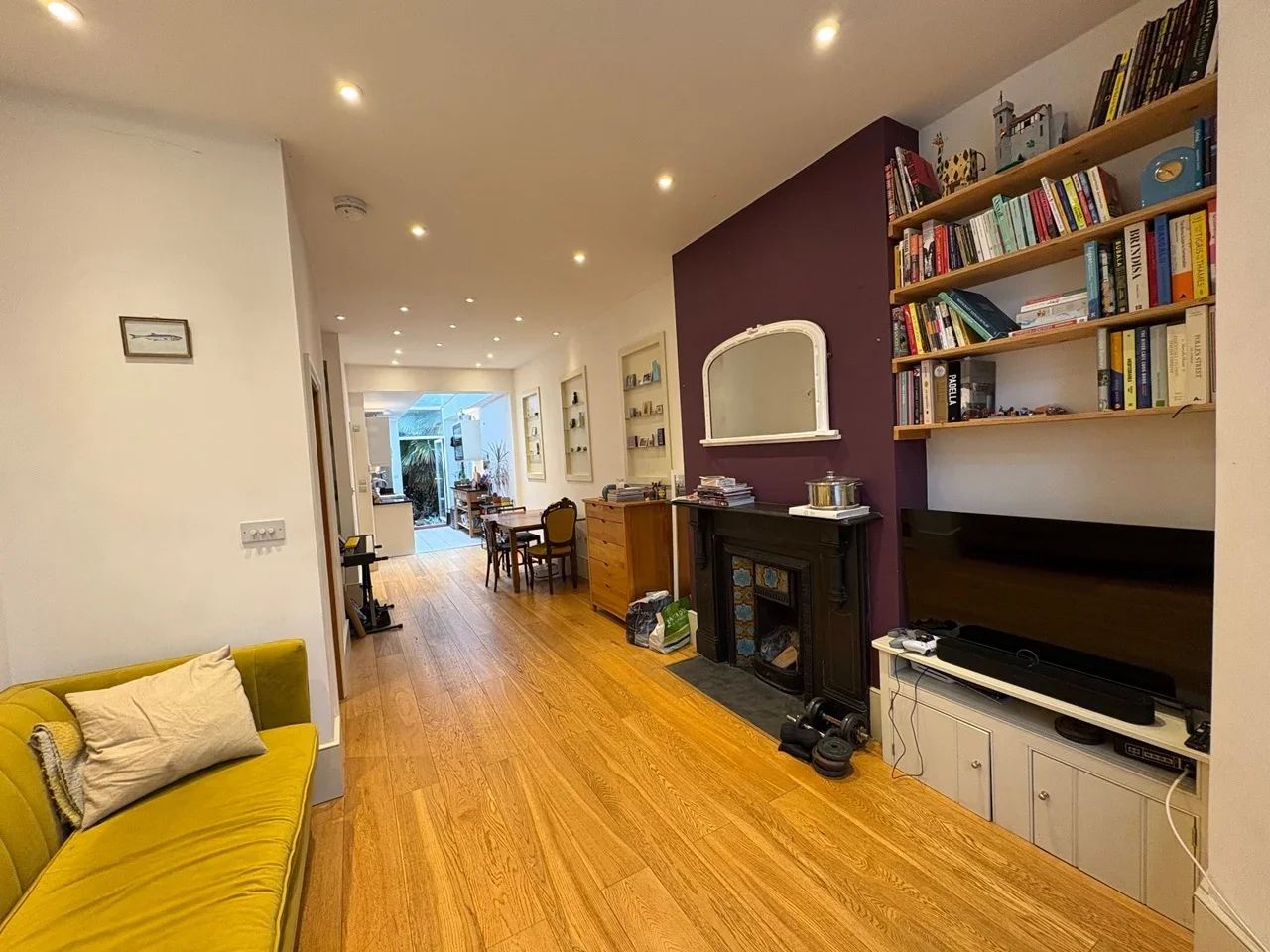 Flat Clissold Crescent in Greater London