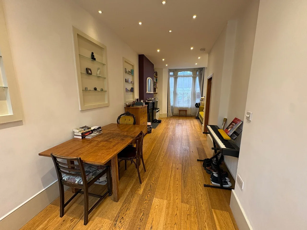 Flat Clissold Crescent in Greater London