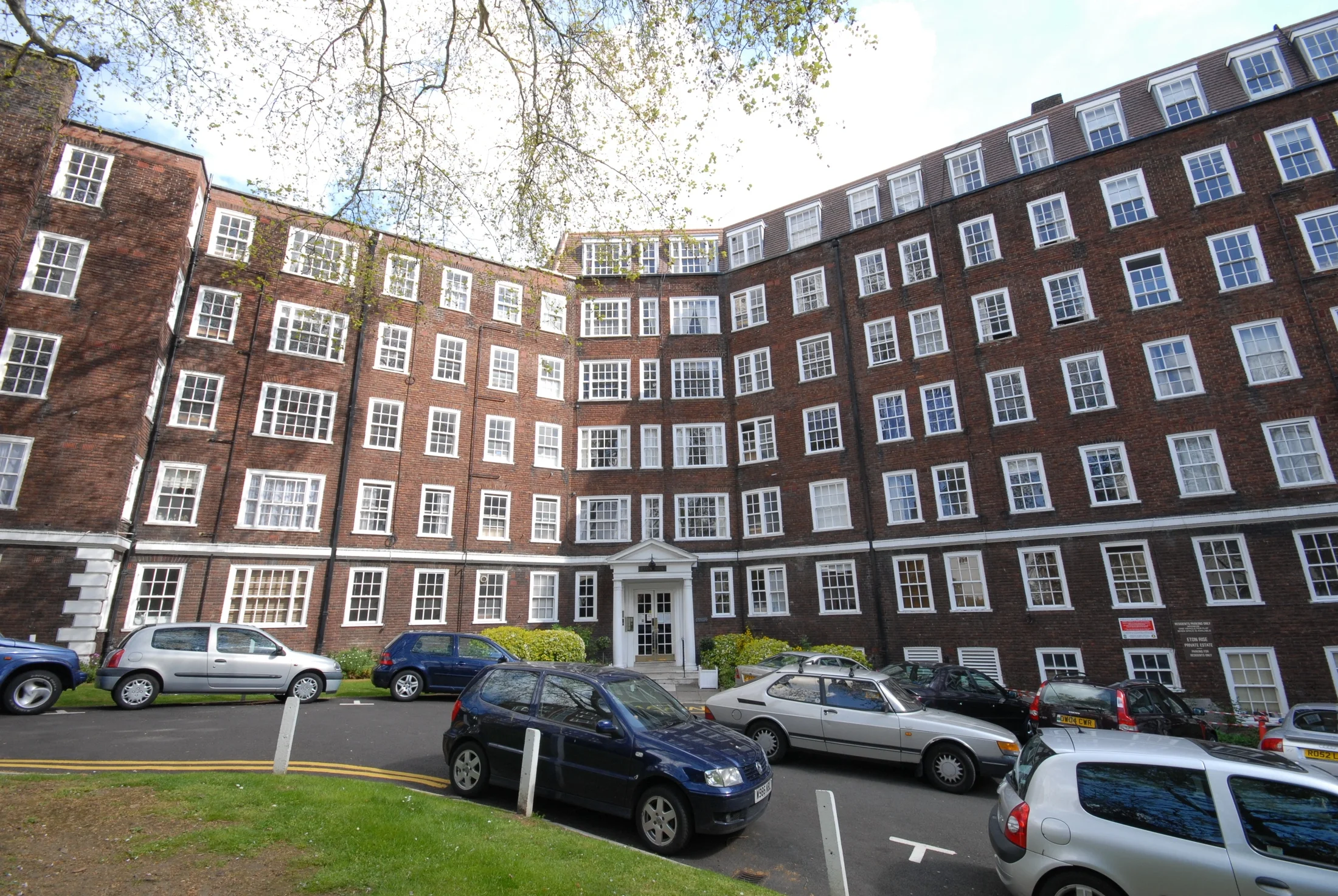 Flat Eton College Road in Greater London