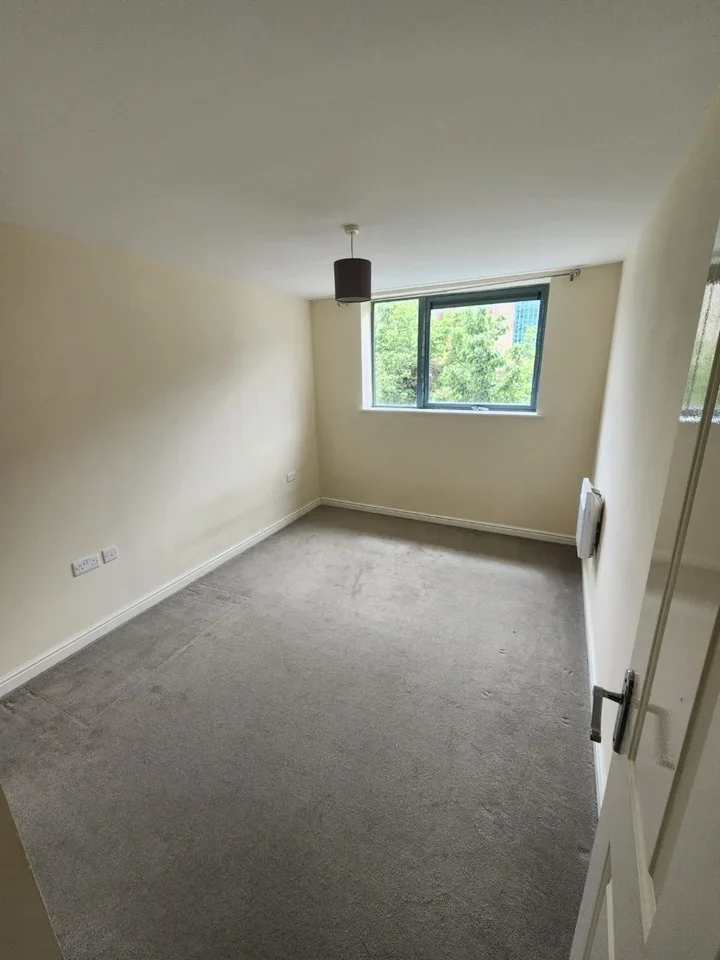 Flat Loates Lane in Watford