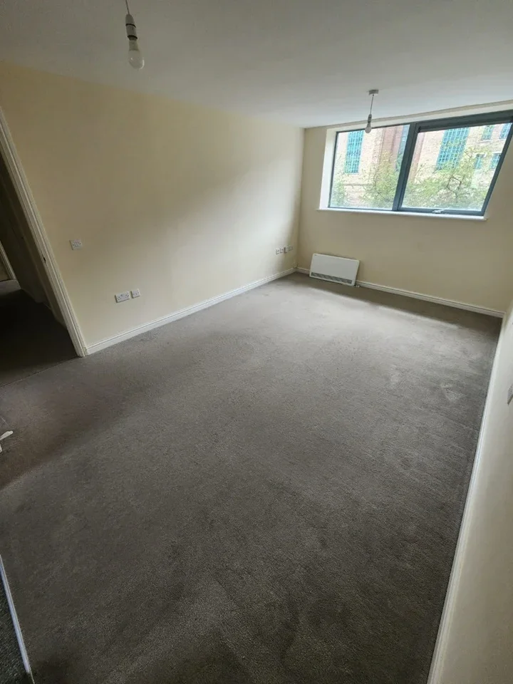 Flat Loates Lane in Watford