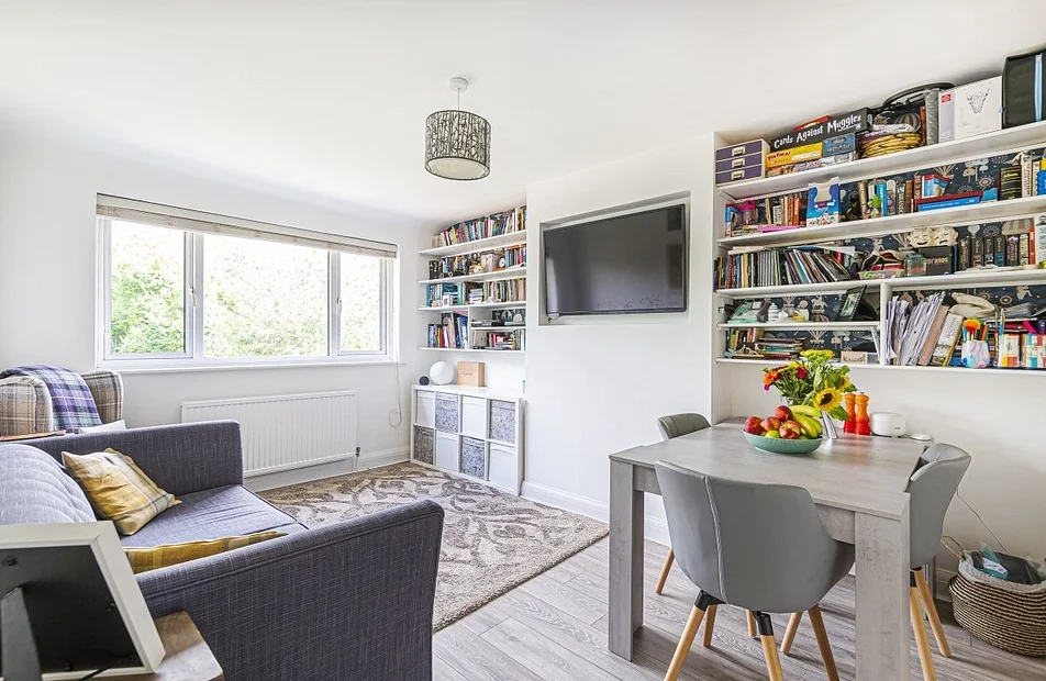 Flat Southend Lane in Greater London