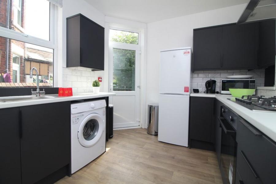 Room Staniforth Road in Sheffield