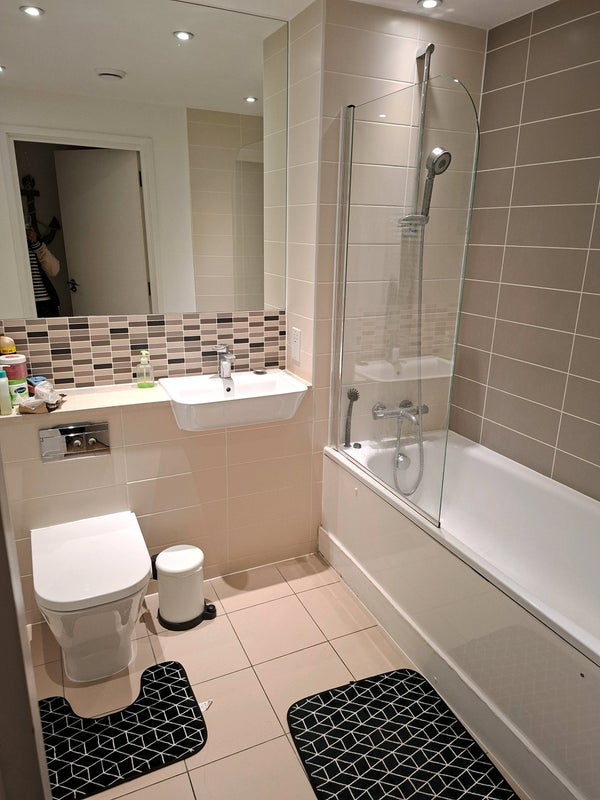 Room Devons Road in Greater London