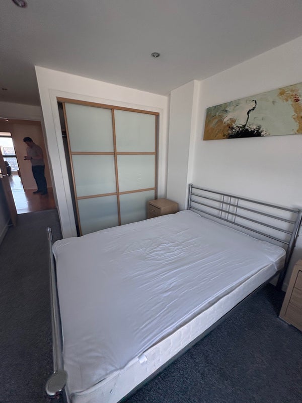 Room Clydeside Expressway in Glasgow