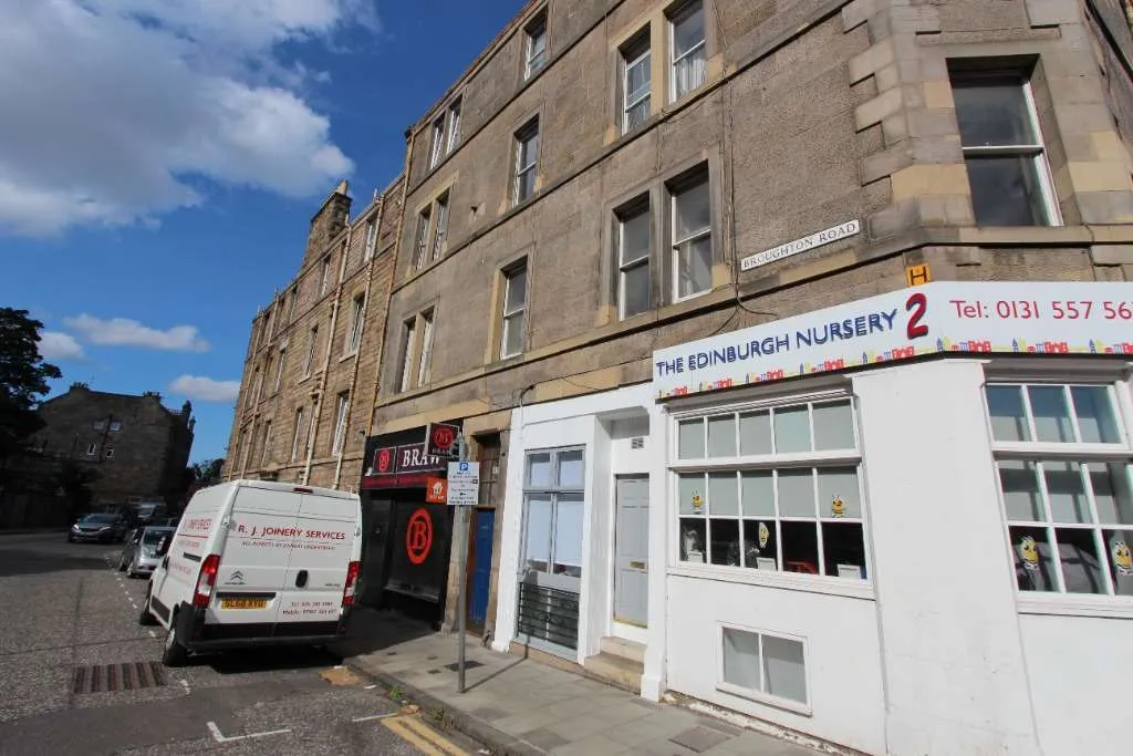 Flat Broughton Road in City of Edinburgh