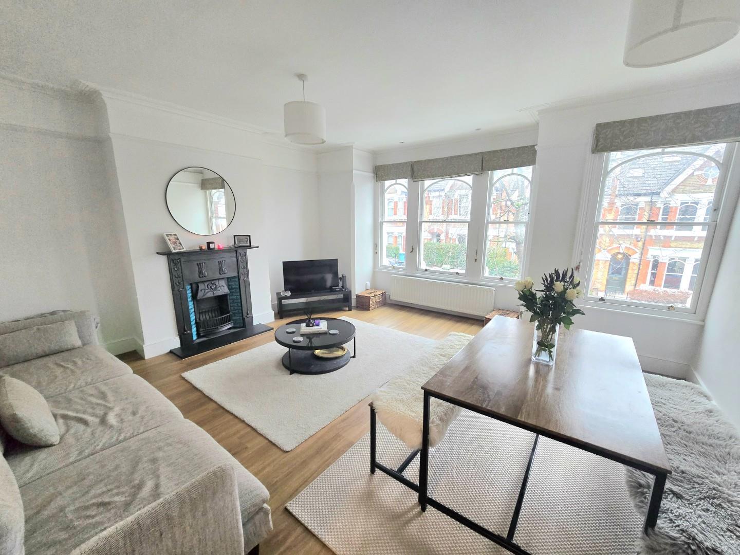 Flat Elfindale Road in Greater London