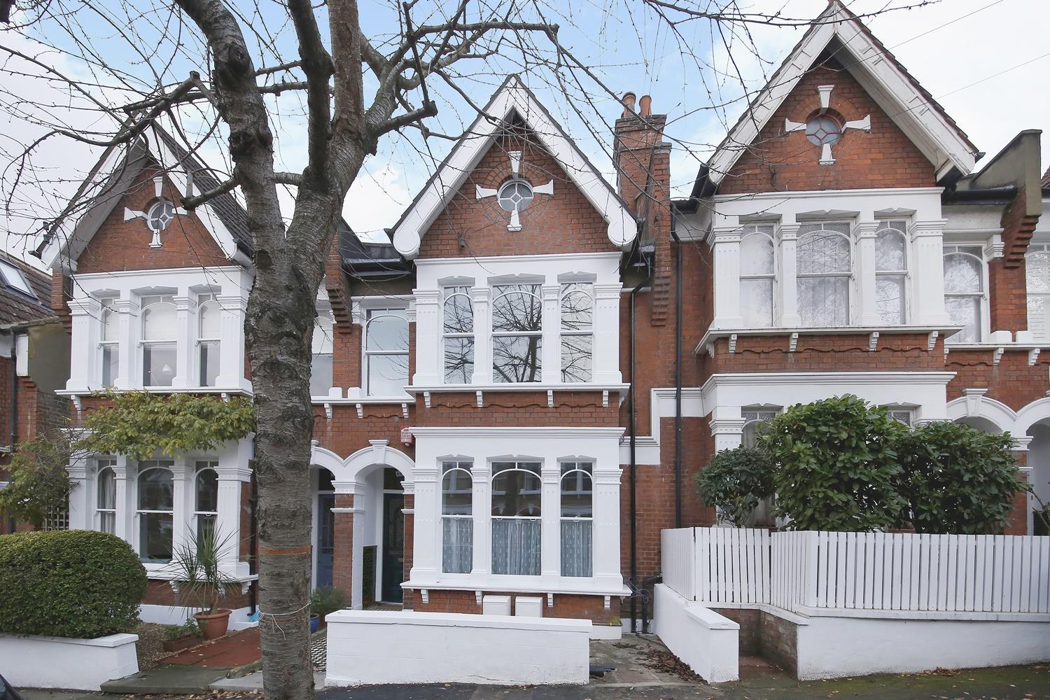Flat Elfindale Road in Greater London