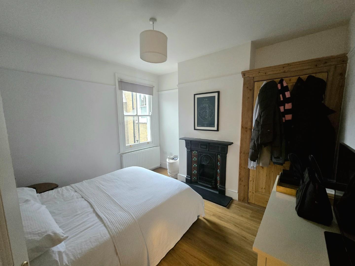 Flat Elfindale Road in Greater London