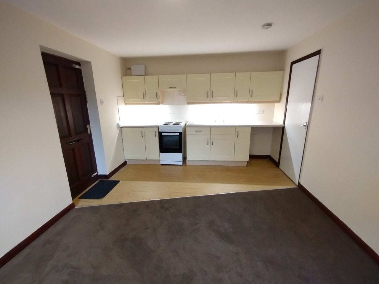 Flat Winsover Road in South Holland