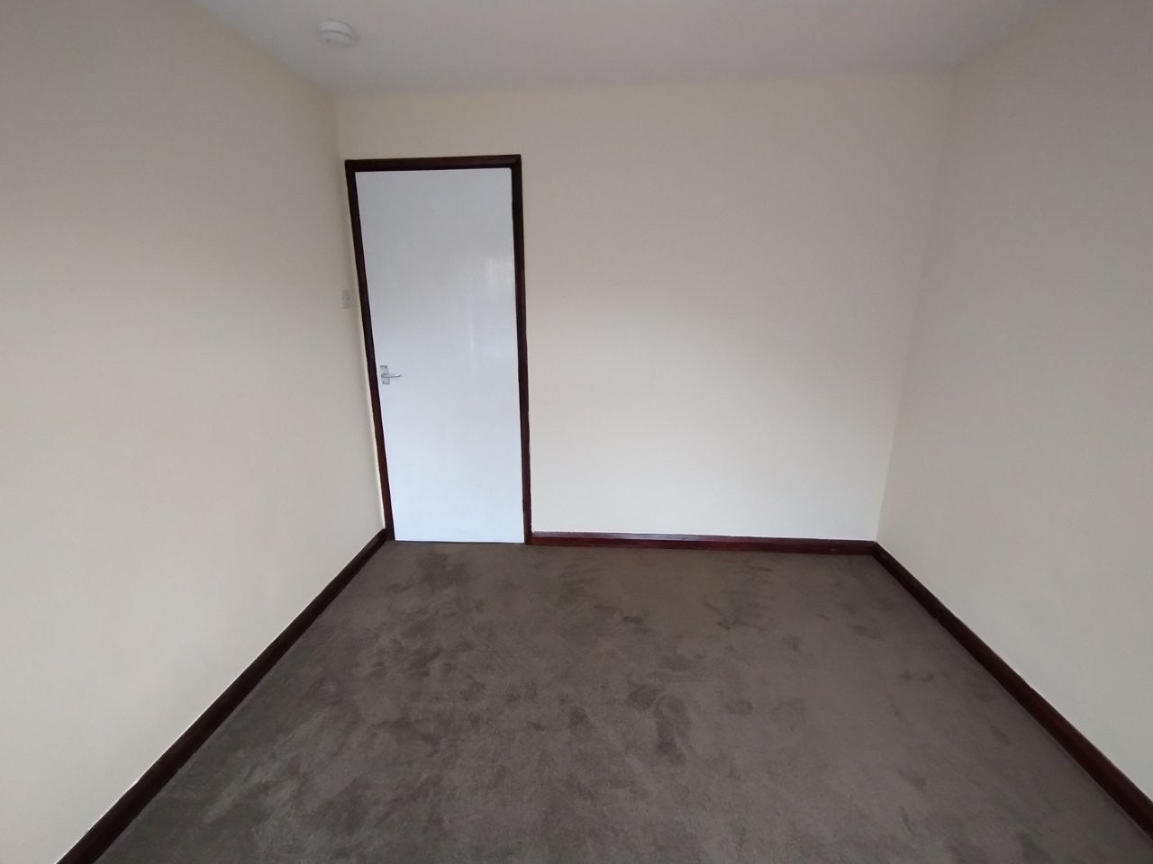 Flat Winsover Road in South Holland