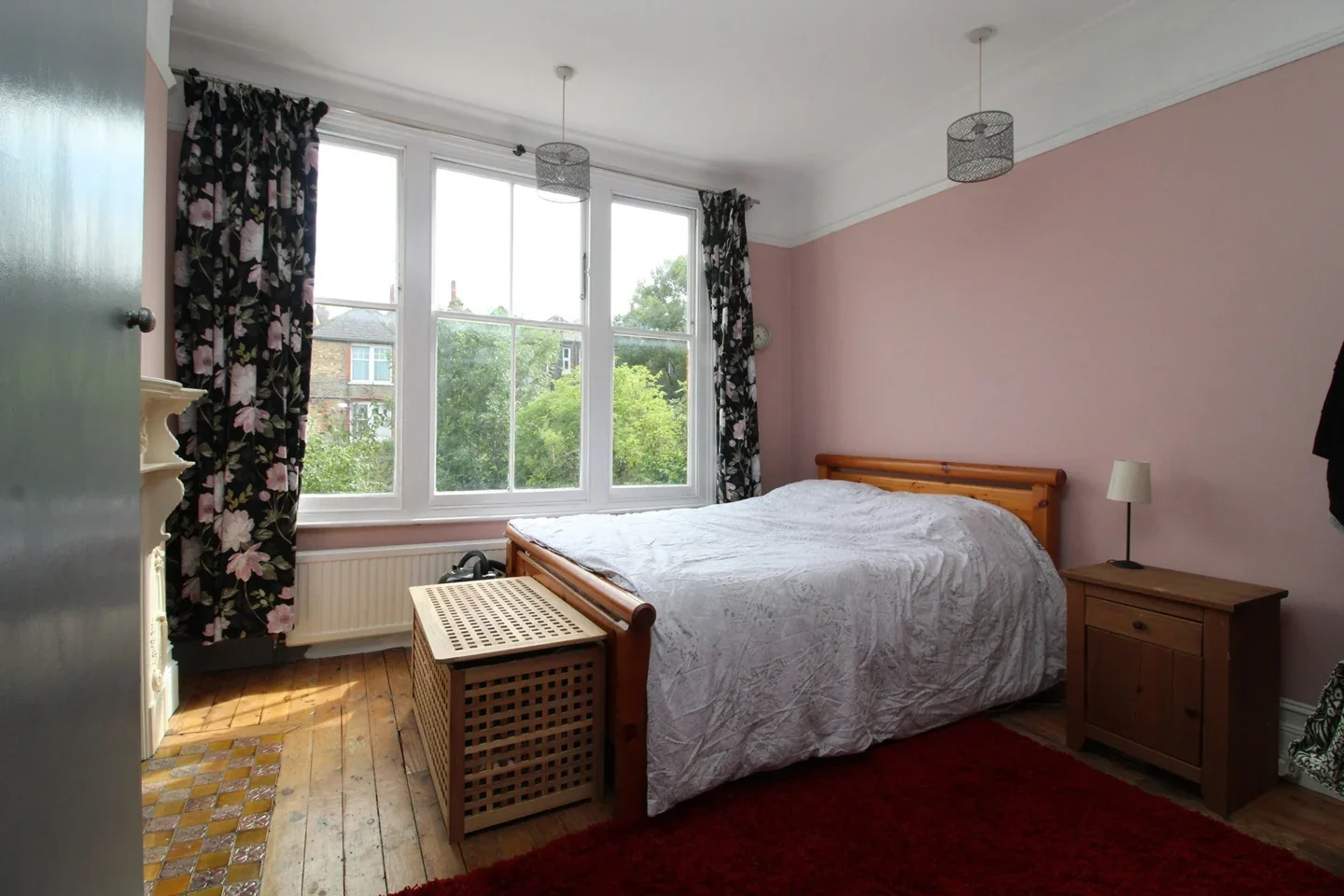 Room Park Road in Greater London