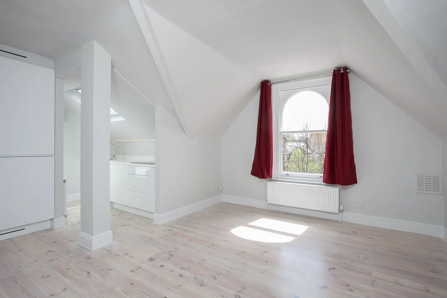 Flat Knatchbull Road in Greater London