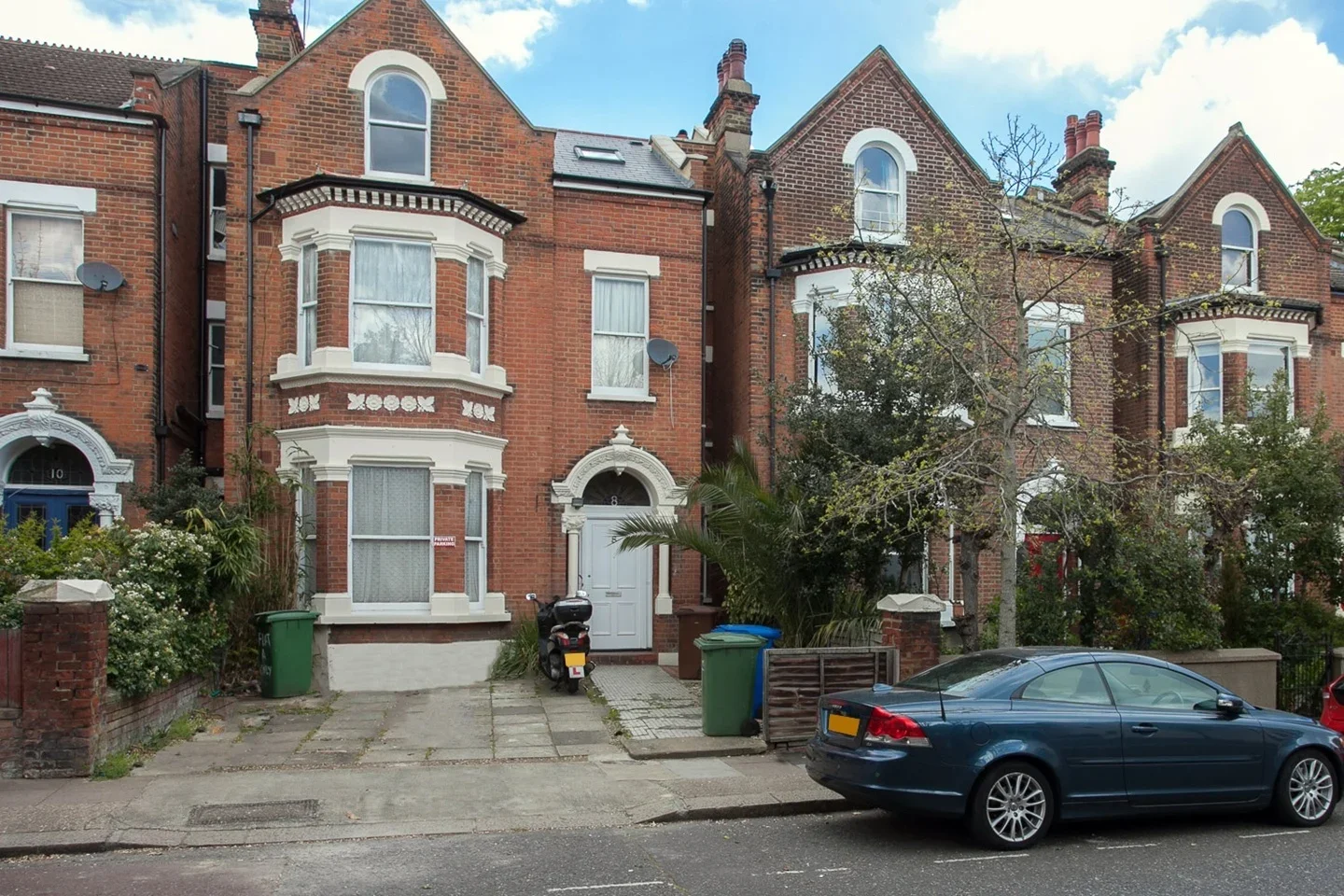 Flat Knatchbull Road in Greater London
